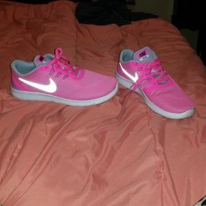 Nike Shoes - Pink nike free rn. Nike Shoes - Pink nike free rn.